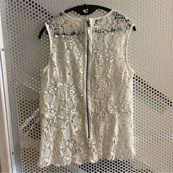 CAbi Open Knit Lace Peplum Sleeveless Top Size Large in White GUC - Picture 7 of 11